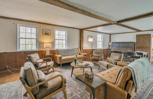 Dover House | 4 Mi to Noannet Pond: Pet-Friendly Home w/Yard