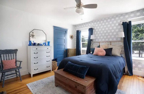 Norwichtown House | 4 miles to Mohegan Sun, easy highway access