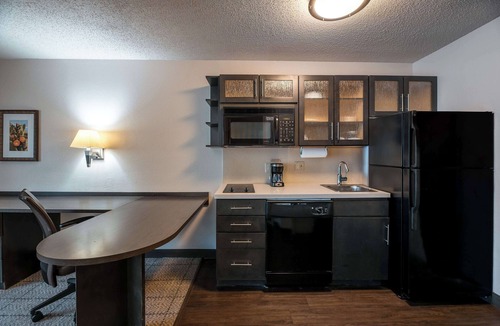 Fossil Creek Hotel | 4 Modern Units | Free Parking | Pet Friendly | Near Museum
