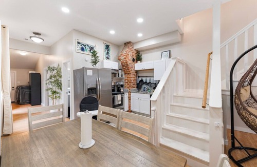 Fort Worth Cottage | 4 Queen Beds High Speed Wifi Private Parking