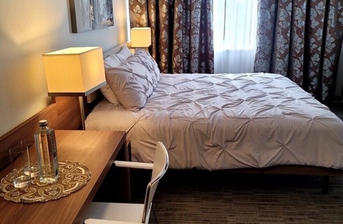Potomac Falls Hotel | 4 Room Luxury Wellness Spa Suite. Free Sauna & Steam Room. Offers Spa Services