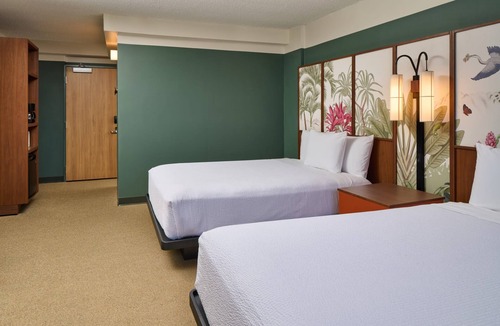 Ala Moana Hotel | 4 Spacious Units, Rooftop Pool Scene, Garden Surroundings, Steps from Downtown