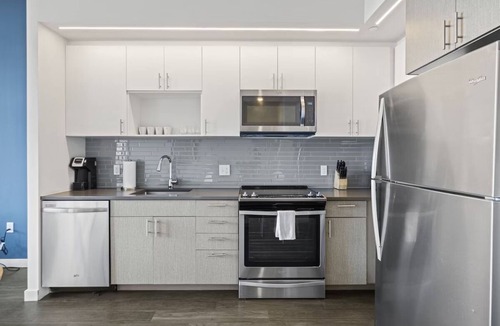 Bluemont Hotel | 4 Units | Arlington Haven | Pet & Family Friendly | Near DC Monuments & Trails