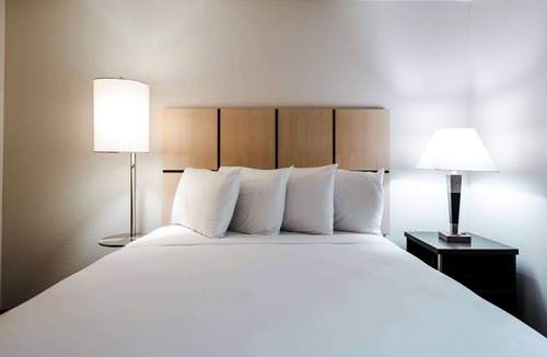 Fossil Creek Hotel | 4 Units | Outdoor BBQ Grill | Free Parking | Near Garden