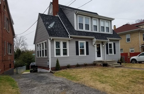 Ashland House | 4Bed/3Bath GREYSTONE COTTAGE
