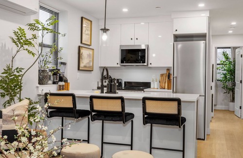Charlestown Apartment | 4BR Boston Home 5 minutes walk to Subway