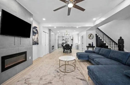 East Allegheny House | 4BR Creative Retreat Home with Yoga Zone & Sip/Paint Setup Minutes from Downtown