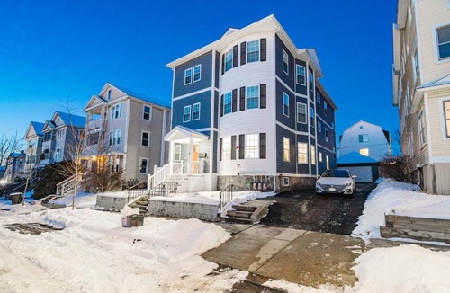 Worcester Apartment | 4BR Family-Friendly Worcester Apt - Near Parks - Perfect Summer Base 16-2