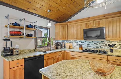 Preston House | 4BR House near Casinos & Beach With In Law Suite
