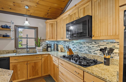 Preston House | 4BR House near Casinos & Beach With In Law Suite