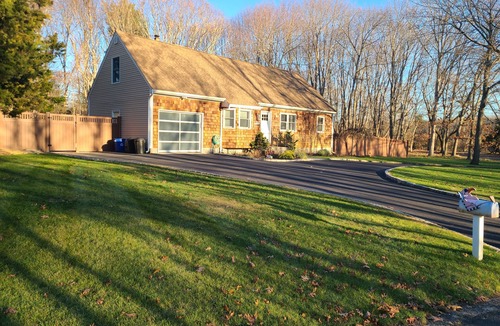 Town of Southold Town House | 4BR+ Newly renovated home mins to top beaches and vineyards, new heated pool!
