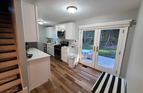 Town of Southold Town House | 4BR+ Newly renovated home mins to top beaches and vineyards, new heated pool!