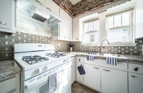 Highland Square House | 4BR Sleeps 10 in Highland Square, Pets ok! Akron