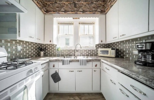 Highland Square House | 4BR Sleeps 10 in Highland Square, Pets ok! Akron