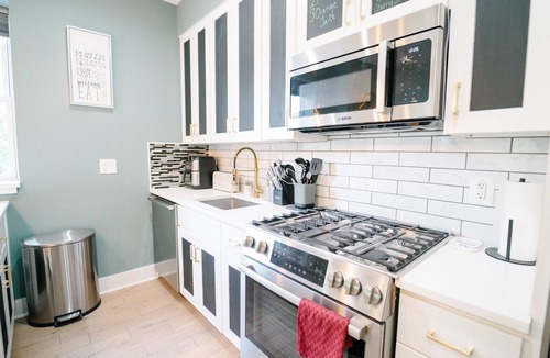 Near Northeast House | 4BR Spacious DC Stay |Private Deck | Free Parking