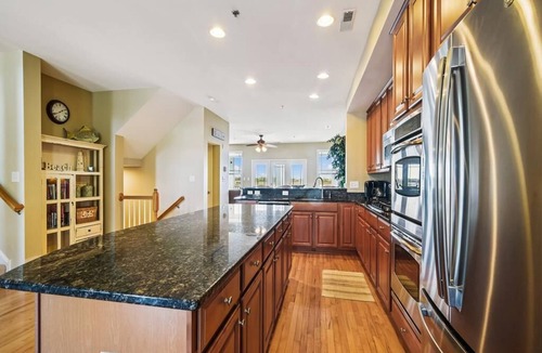 Bethany Beach Apartment | 4BR Townhome w/Pond Views | Decks & Pool + Beach