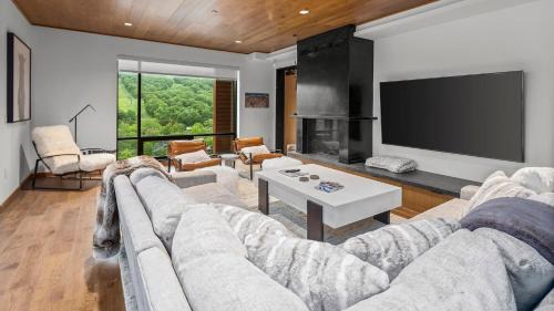 Stowe Area House | 4F One Spruce Peak Stowe Mountain Resort Ski in Ski Out 4 bed Sleeps 10