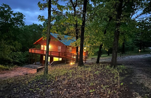SaddleBrook House | 4th of July special.! Peaceful Forest Retreat. Spacious Cabin Hideaway,