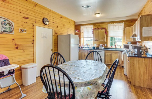 Boonsboro House | 5,000 Sq Ft Antebellum Farmhouse 3 Mi to Antietam!