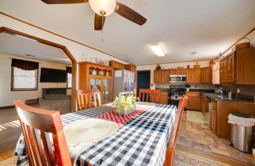 New Plymouth House | 5-Acre Hocking Hills Hideaway! Pet-Friendly Home