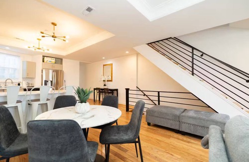 Bloomingdale House | 5 bed 5 bath 3 floors 2 kitchens parking 13 beds