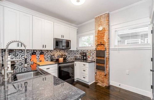 South Hyde Park House | 5 Bedroom Group Stay | Private Bath Every Room