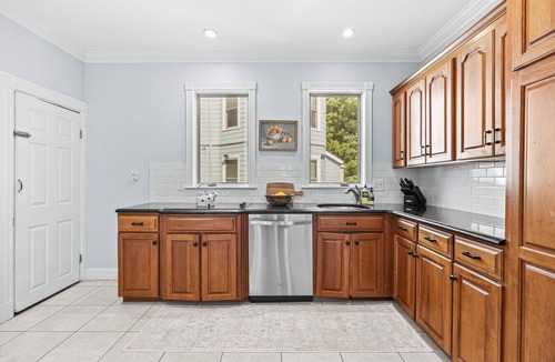 Medford House | 5 Bedroom Historic Home minutes to Boston with Yard