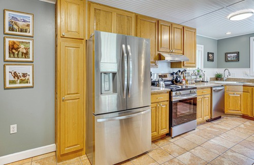 Kansas City House | 5 Mi to Kansas Speedway - ‘Cowtown Cutie KC’