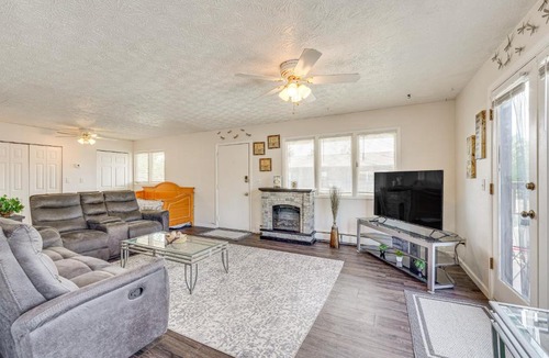 Northeast Anchorage Apartment | 5 Mi to State Park: Mtn-View Apt in Anchorage