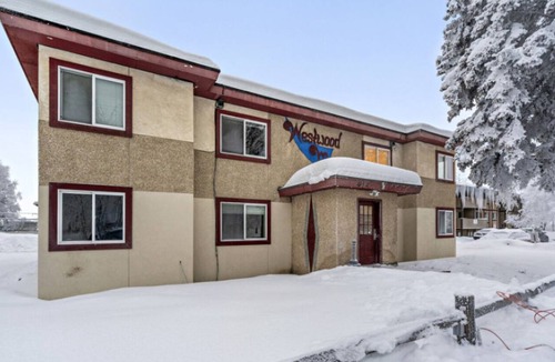 North Star Apartment | 5 Min walk to restaurants/cafes, 8 min drive to airport, 10 min walk to trails.