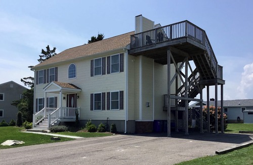 Eastward Look House | 5 minutes walk to the beach! UPDATED 6 bedroom w/ocean views, rooftop deck, AC