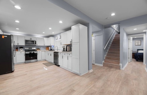 Westerville House | 5 Roku TVs | Garage | King | Fast Wifi | Hoover