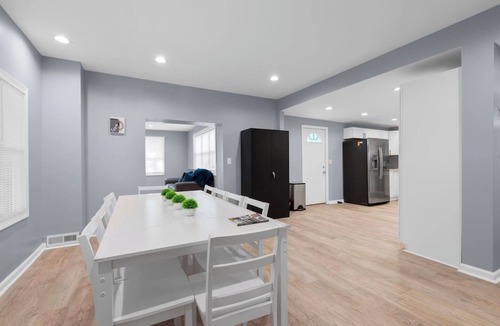 Westerville House | 5 Roku TVs | Garage | King | Fast Wifi | Hoover