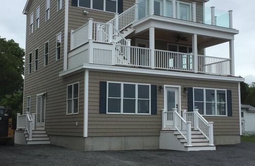 York Beach House | 5 STAR! OCEAN VIEWS FROM EVERY FLOOR, CRASHING WAVES! A WONDERFUL VACATION SPOT