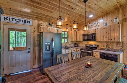 Lindseyville Cabin | 50-Acre Farm w/Fishing Pond! Cabin in Brownsville