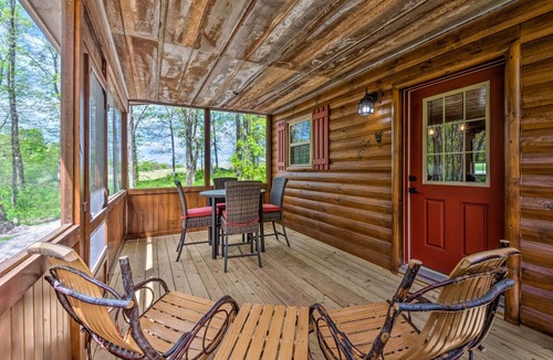 Lindseyville Cabin | 50-Acre Farm w/Fishing Pond! Cabin in Brownsville