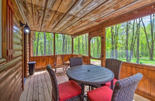 Lindseyville House | 50-Acre Farm w/Fishing Pond! Cabin in Brownsville