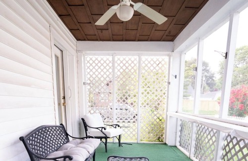 Owensboro House | 524 West 15th Street - SLEEPS UP TO 14