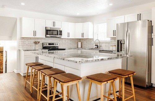 Lindenwald House | 5bd 2.5ba Game Lounge Egg Chair Getting Ready Station FirePit VOA Kings Island