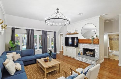 Corinth House | 5BD 2BA w Backyard Oasis Pool Jacuzzi Firepit