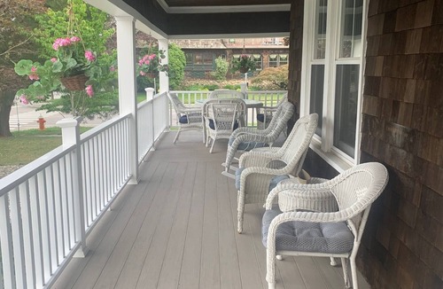 New London House | 5BR Charming Beach House with PRIVATE beaches in beautiful Neptune Park!