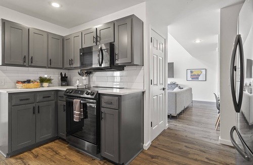 Springdale House | 5BR Lake Views with Heated & Chilled Pool & Hot Tub. Centrally Located