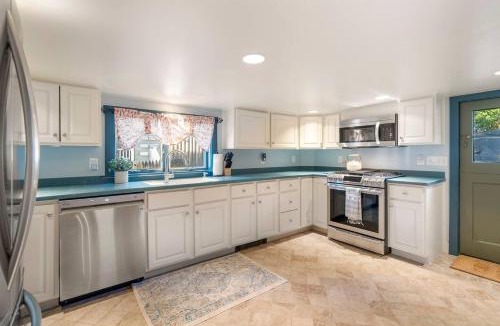 Beverly House | 5BR Minutes to Salem|Historic Downtown Beverly