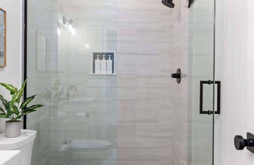 Columbus Park - Andrew Square House | 5BR3B By Subway Downtown