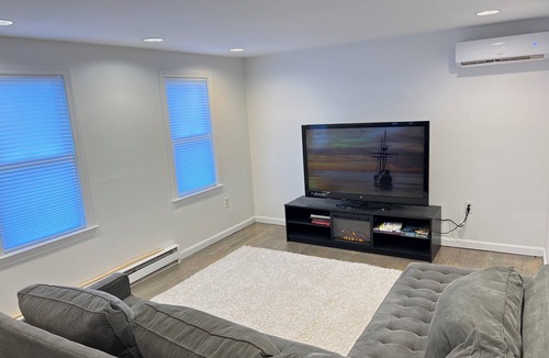 Norfolk Villa | 5min from the Gillette Stadium! Sleeps 12 people! - Pet-Friendly !nnn