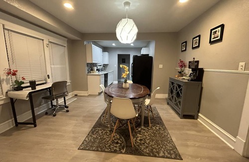 Independence House | 5Min to Stadiums - King Bed - W/D -Spacious
