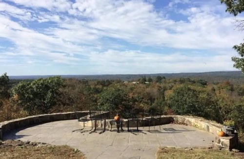 Woodbury House | 6-Acre Luxurious Country Home with Goddess Point Lookout