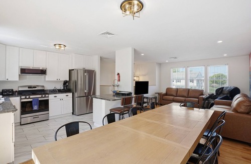 Eastward Look House | 6 Bed 3 Bath; pets welcome; private yard; outdoor shower; 3 kings 3 queen beds