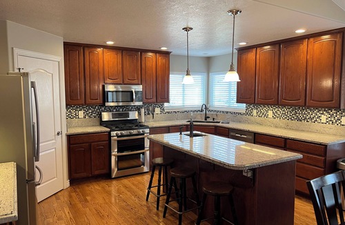 Snowbird House | 6 Bedroom, 4.5 Bathroom, 2 Kitchen - Spacious & Clean in Quiet Neighborhood