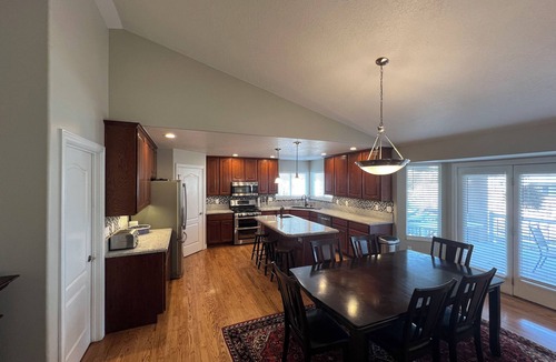 Snowbird House | 6 Bedroom, 4.5 Bathroom, 2 Kitchen - Spacious & Clean in Quiet Neighborhood